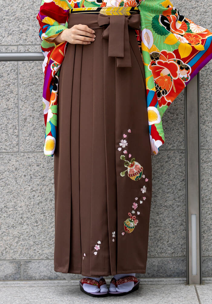 京都さがの館のネットレンタルで一番人気の茶色の袴