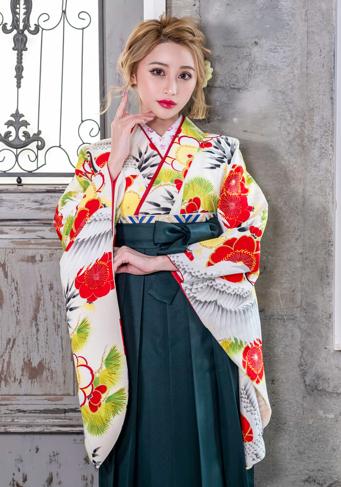 卒業式の袴に合わせる着物：松竹梅に鶴