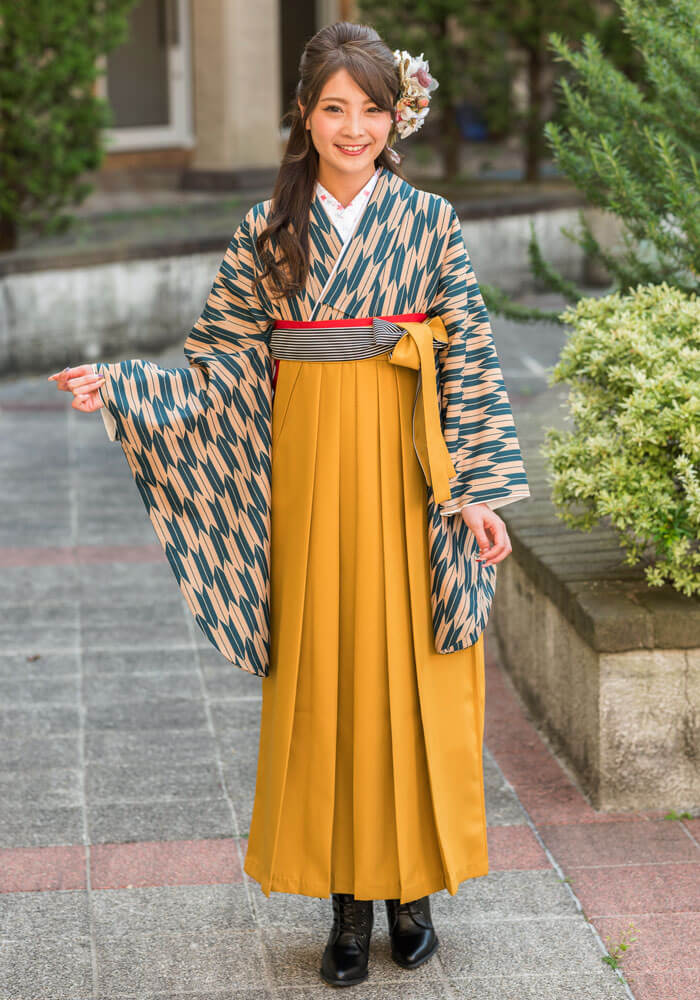 ネットレンタルできる京都さがの館で大人気の矢がすり柄の袴