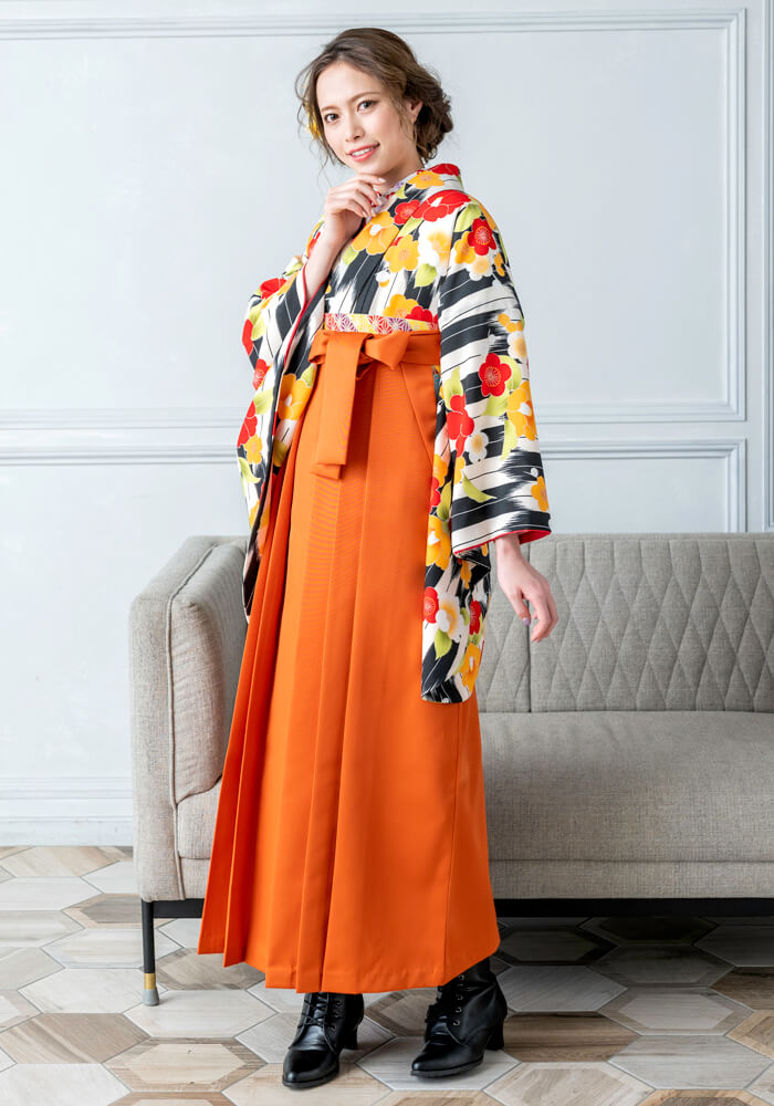 オレンジ色のレンタル袴