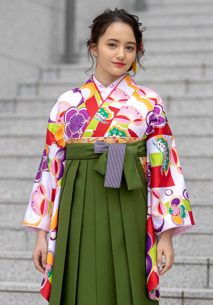 抹茶カラーの袴は和装ならではの雰囲気を演出。 京都ならではの装いに。