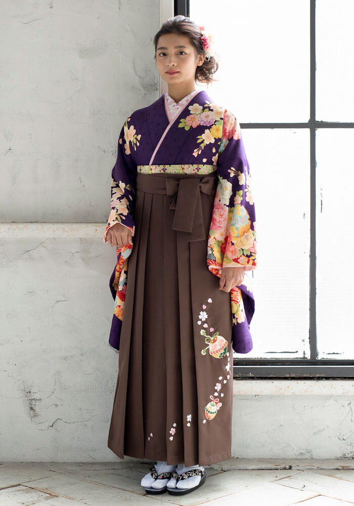 紫と茶色の古典的な卒業式袴
