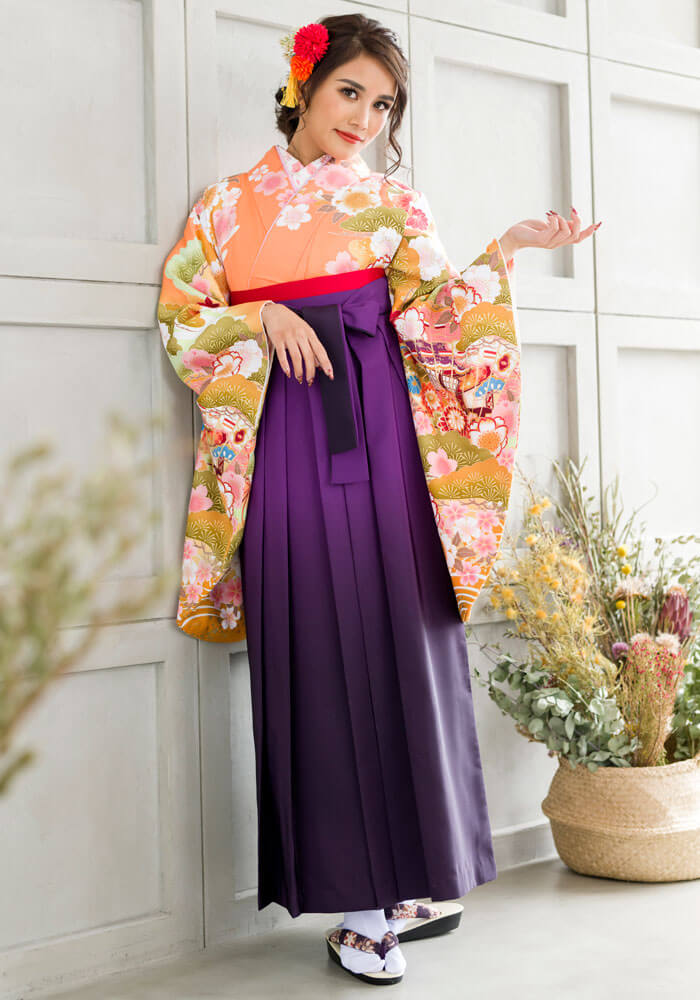紫の袴を合わせてネットレンタルし卒業式らしく着こなしてみても。